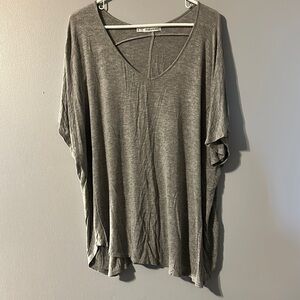 Maurices 3 Gray V-Neck Women's Top